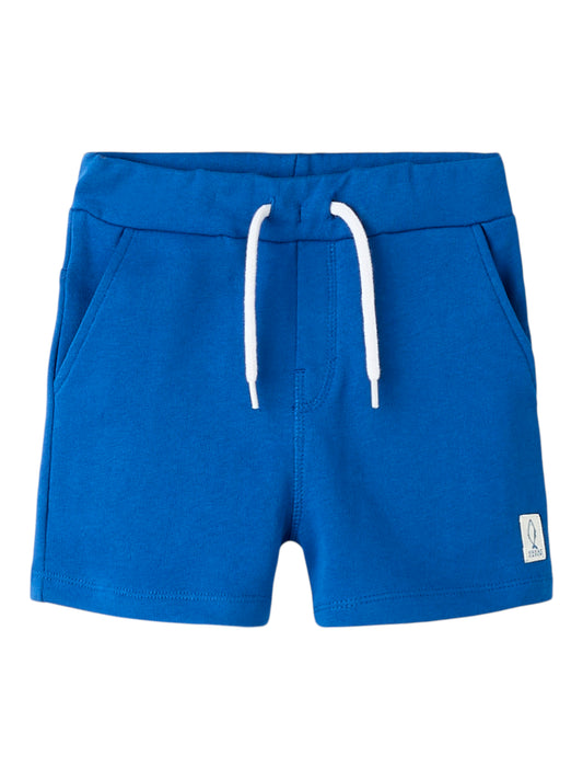 Blåa sweat shorts till pojke. Barn shorts blå till pojke från Name it.
NMMJESPER NREG SHORTS BOX PB
13251050