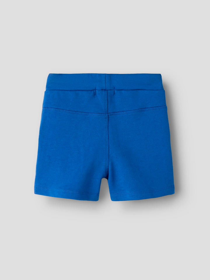 Blåa sweat shorts till pojke. Barn shorts blå till pojke från Name it.
NMMJESPER NREG SHORTS BOX PB
13251050