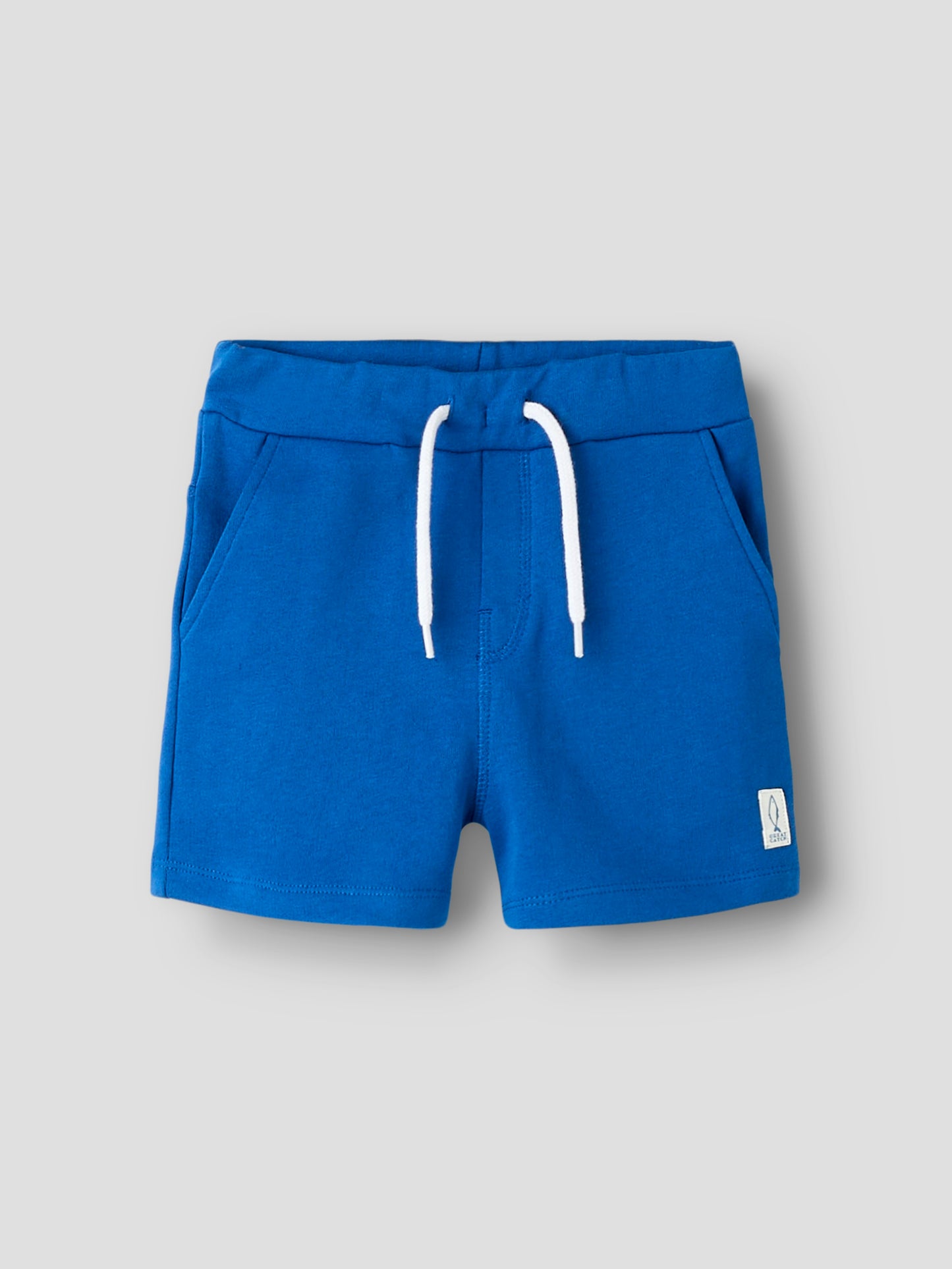 Blåa sweat shorts till pojke. Barn shorts blå till pojke från Name it.
NMMJESPER NREG SHORTS BOX PB
13251050