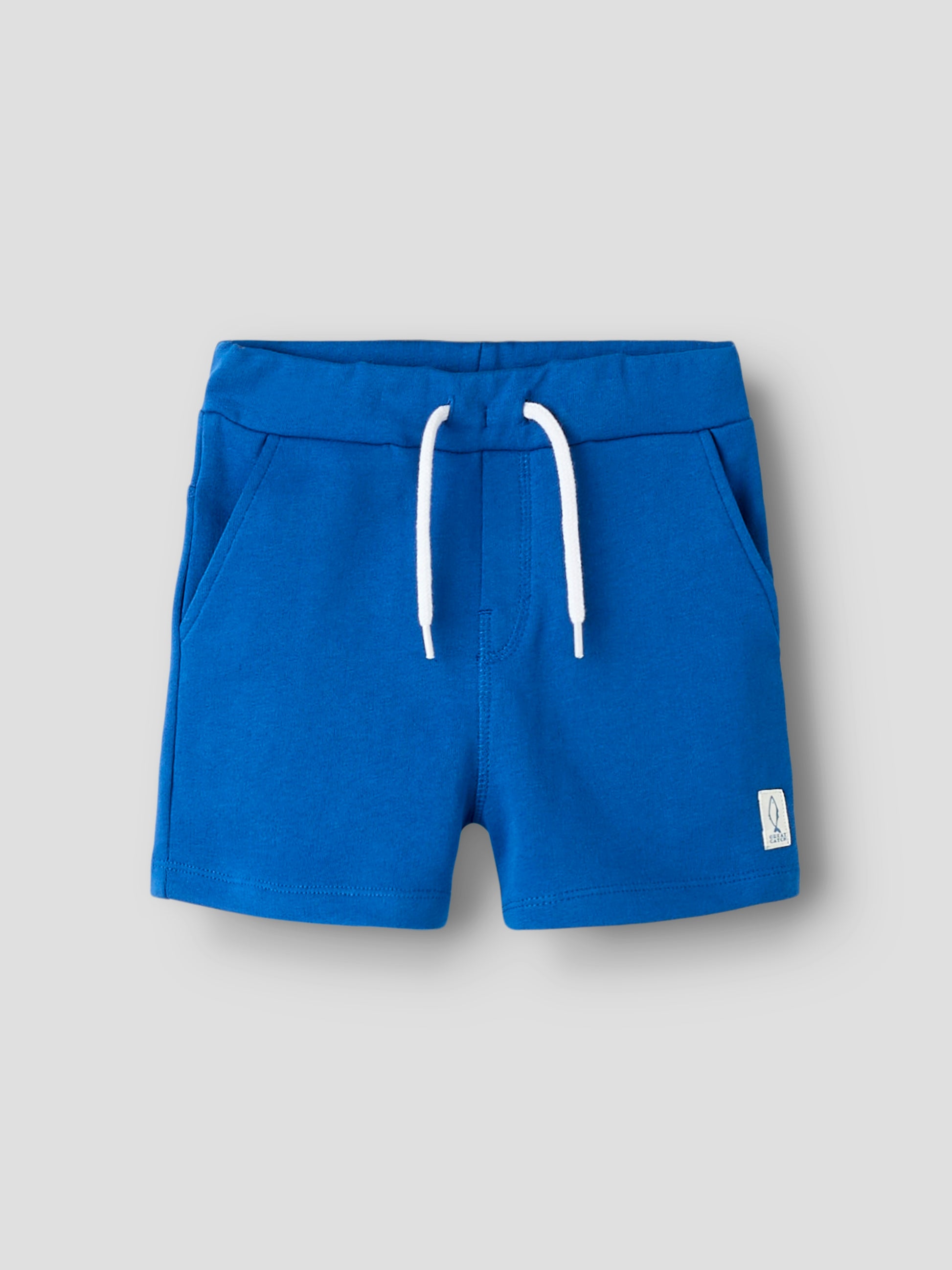Blåa sweat shorts till pojke. Barn shorts blå till pojke från Name it.
NMMJESPER NREG SHORTS BOX PB
13251050