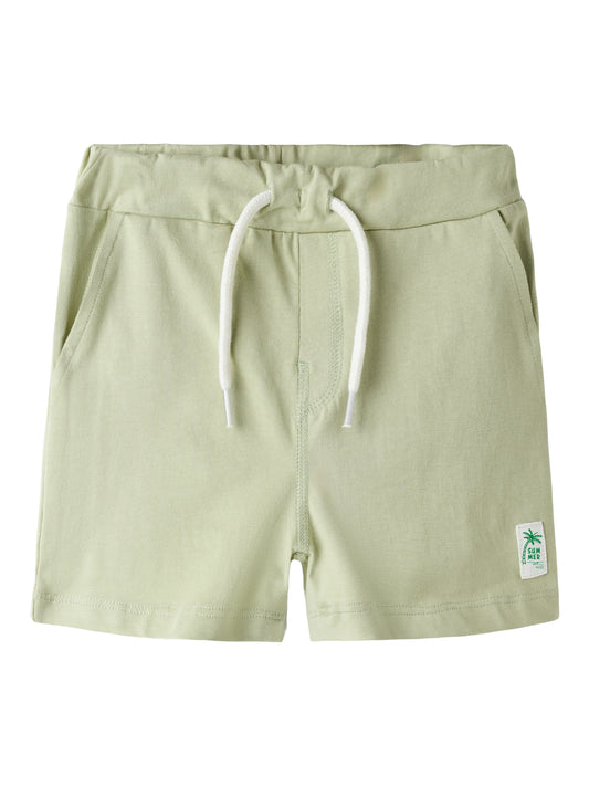 Gröna sweat shorts till pojke. Barn shorts ljusgröna till pojke från Name it.
NMMJESPER NREG SHORTS BOX PB
13251050