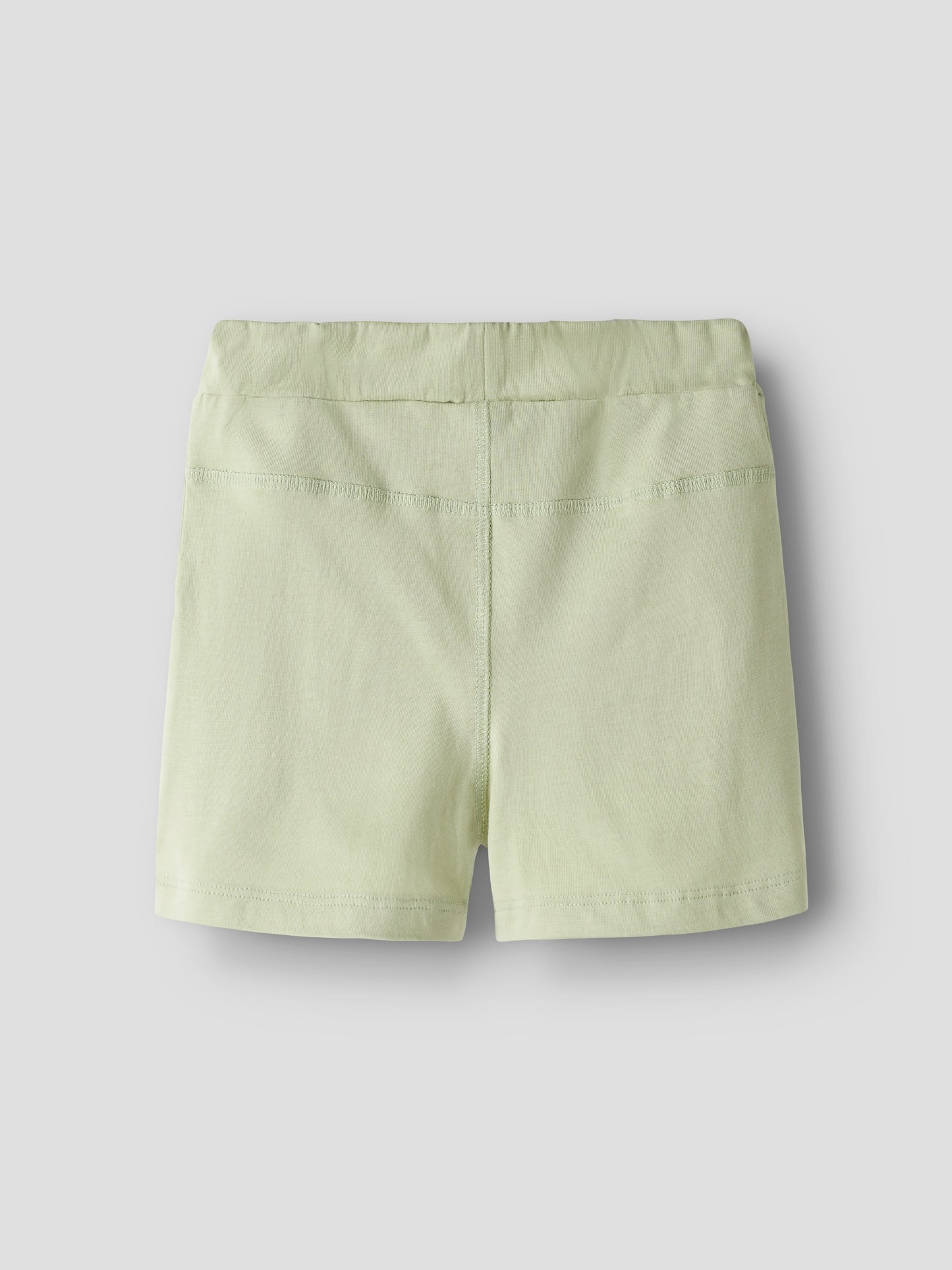Gröna sweat shorts till pojke. Barn shorts ljusgröna till pojke från Name it.
NMMJESPER NREG SHORTS BOX PB
13251050