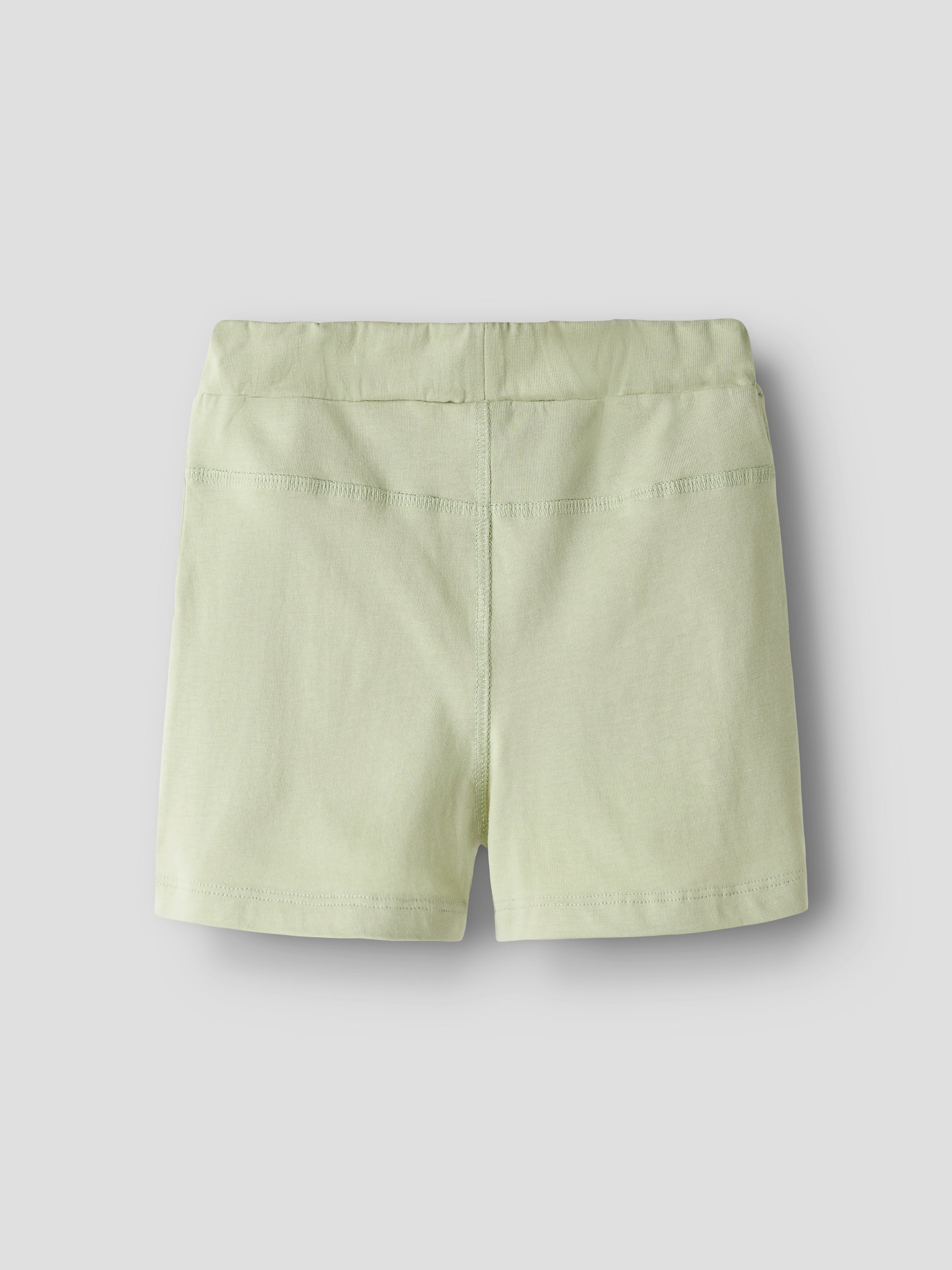 Gröna sweat shorts till pojke. Barn shorts ljusgröna till pojke från Name it.
NMMJESPER NREG SHORTS BOX PB
13251050