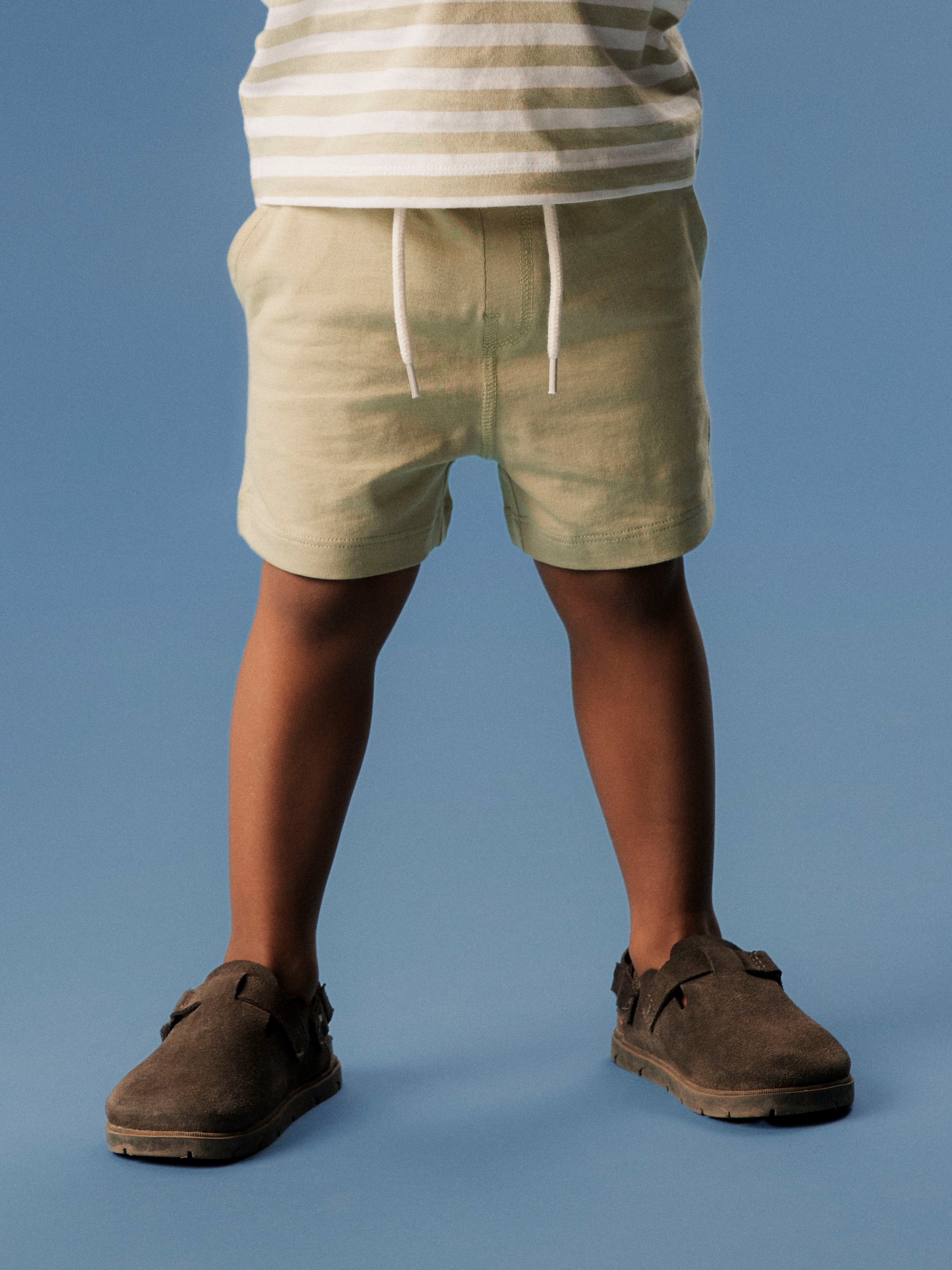 Gröna sweat shorts till pojke. Barn shorts ljusgröna till pojke från Name it.
NMMJESPER NREG SHORTS BOX PB
13251050