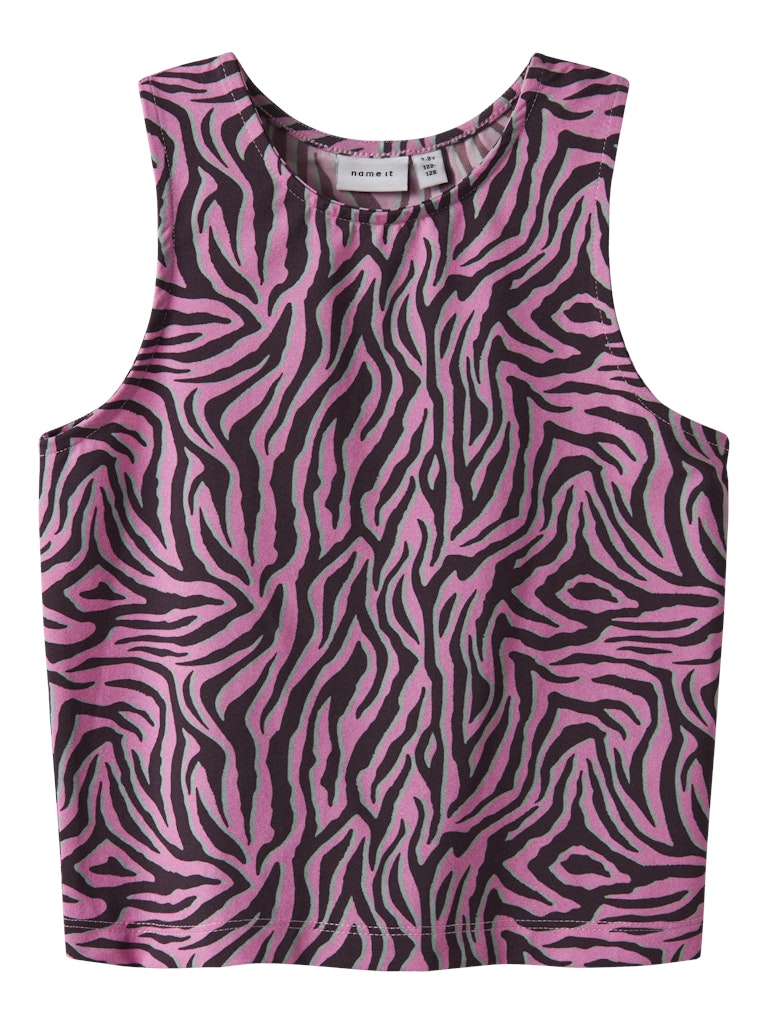 Sportigt tränings linne till flicka. Träningskläder sporttopp till tjej. Träningskläder till barn från Name it.
NKFBRITTA SL SLIM TOP PB
13251215