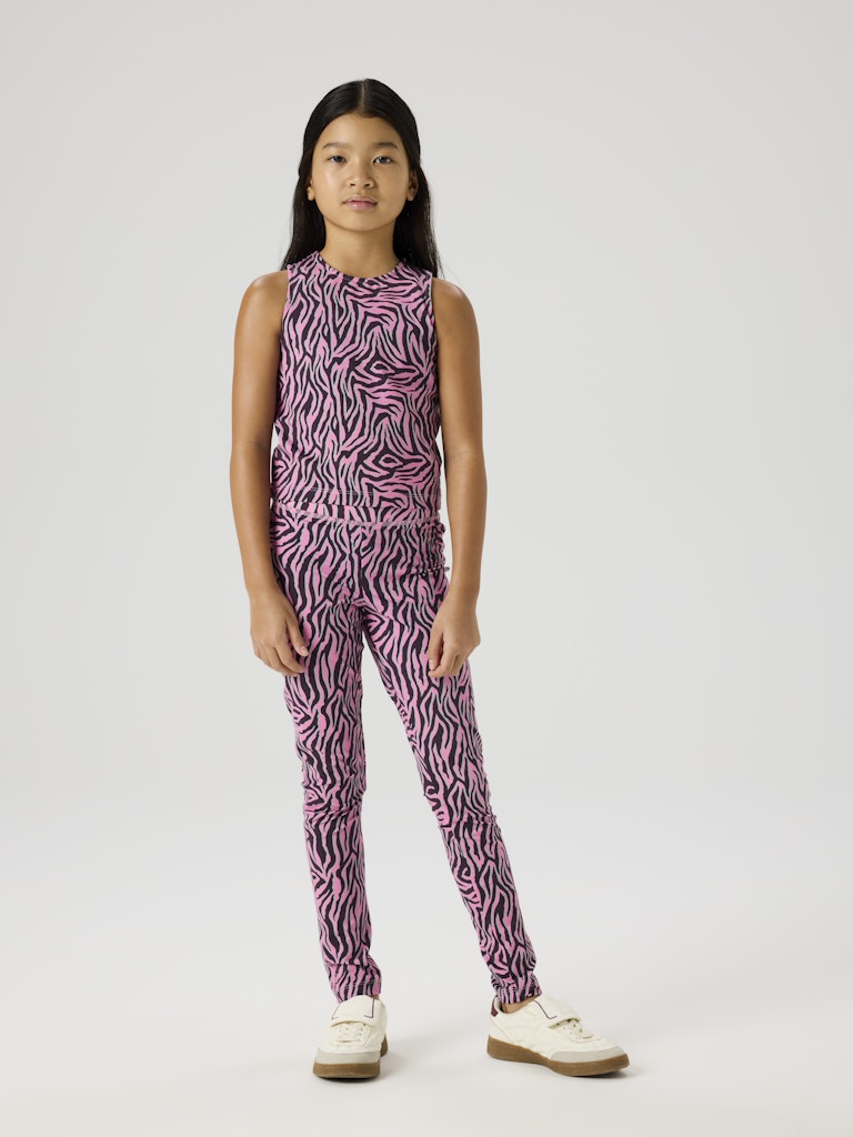 Sportigt rosa tränings linne till flicka. Träningskläder sporttopp till tjej. Träningskläder till barn från Name it.
NKFBRITTA SL SLIM TOP PB
13251215