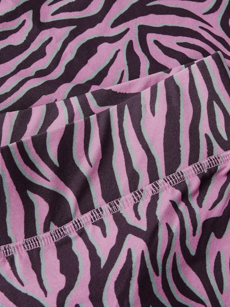 Rosa svart mönstrade tränings byxor till flicka. Sportkläder, tränings leggings till tjej från Name it.
NKFBRITTA SLIM LEGGING PB
13251221