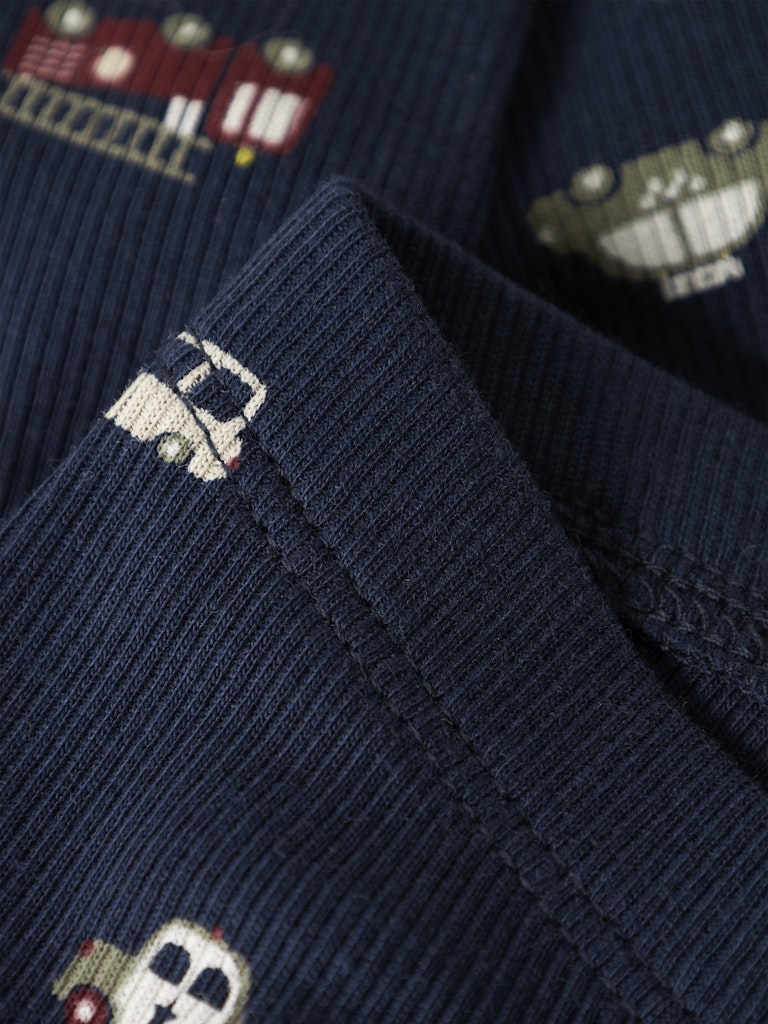 Mönstrade blå baby leggings till bebis pojke. Bebis byxor med brandbilar och polisbilar, ekologiska barnkläder till nyfödd pojke från Name it.
NBMTHUE LONG JOHN
13251665