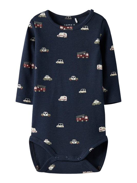 Mörk blå baby body till nyfödd pojke. Bebis body med brandbilar och polisbilar, ekologiska baby kläder från Name it.
NBMTHUE LS BODY
13251667