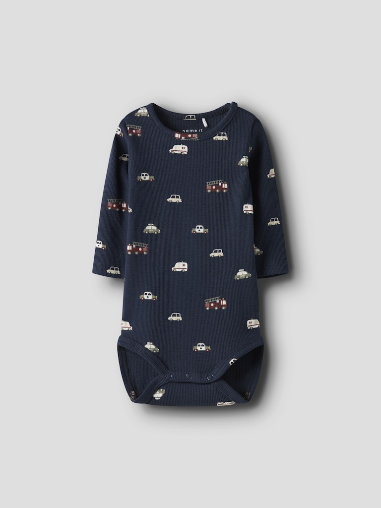 Mörk blå baby body till nyfödd pojke. Bebis body med brandbilar och polisbilar, ekologiska baby kläder från Name it.
NBMTHUE LS BODY
13251667