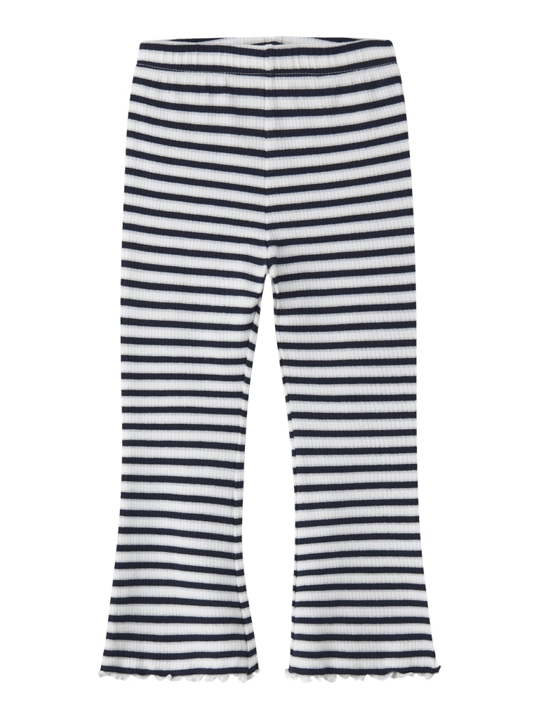 Vit och blå randig utsvängd byxa till flicka. Tjej byxor flared, ribbade leggings med silver glitter. Ekologiska barnkläder från Name it.
NMFTAIAS FLARE PANT
13251813