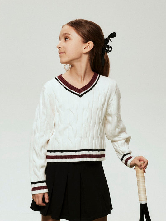 Klassisk stickad v-ringad tröja vit med röda och svarta detaljer. Sportig tröja till flicka. Barn och ungdomskläder till tjej från Name it.
NKFTEPPIE LS SHORT KNIT
13251866