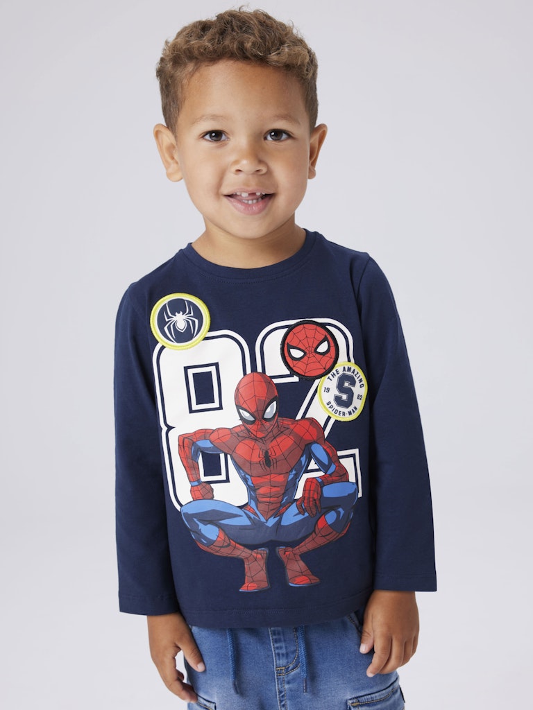 Spindelmannen tröja till pojke. Spiderman långärmad t-shirt med superhjält i ekologisk bomull från Name it.
NMMDEEP SPIDER LS NREG TOP BOX NOOS MAR
13251986