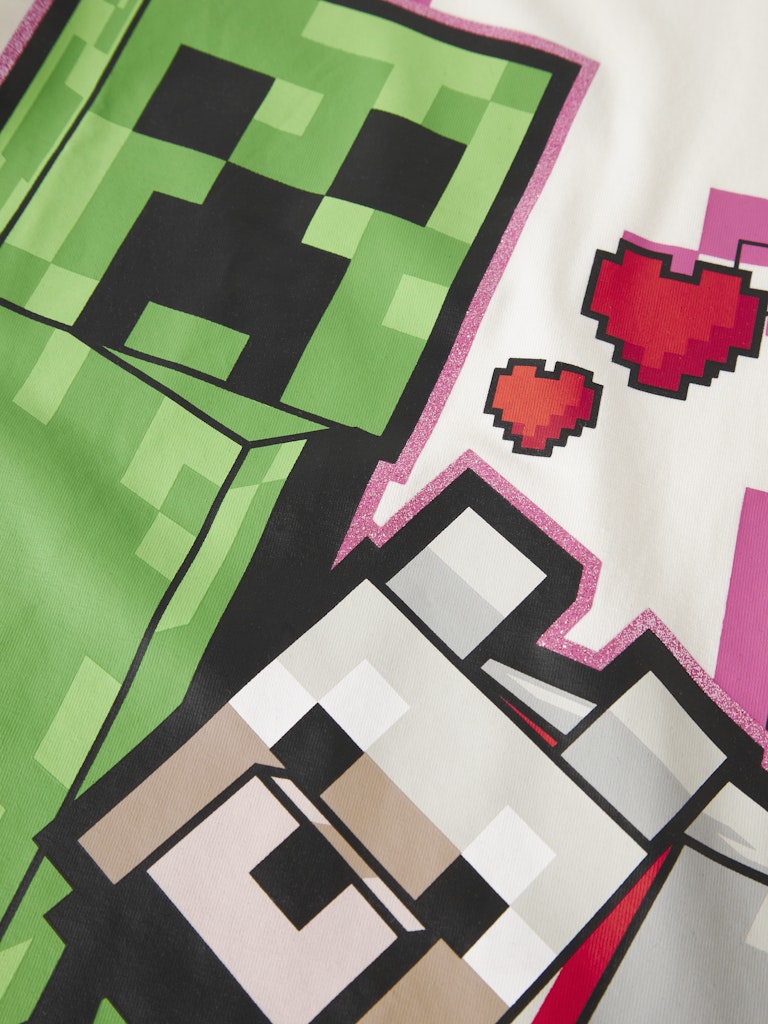 Vit Minecraft tröja till flicka. Tjej t-shirt Minecraft med rosa och hjärtan.
NKFJYRA MINECRAFT SS NREG TOP BOX BFU
13252128