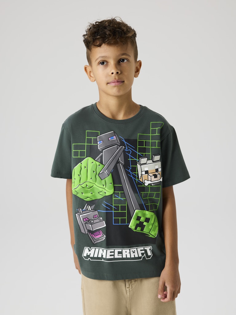 Grå t-shirt med mönster av Minecraft till pojke. Kortärmad tröja Minecraft till kille från Name it.
NKMJUKE MINECRAFT SS NREG TOP BOX BFU
13252199