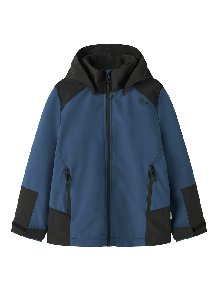 Blå softshell jacka till pojke. Snygg, sportig skal jacka som kan användas som regnjacka och vindjacka. Vårjacka till barn, kille från Name it.
NKNALFALIGHT08 JACKET BLOCK FO
13236562