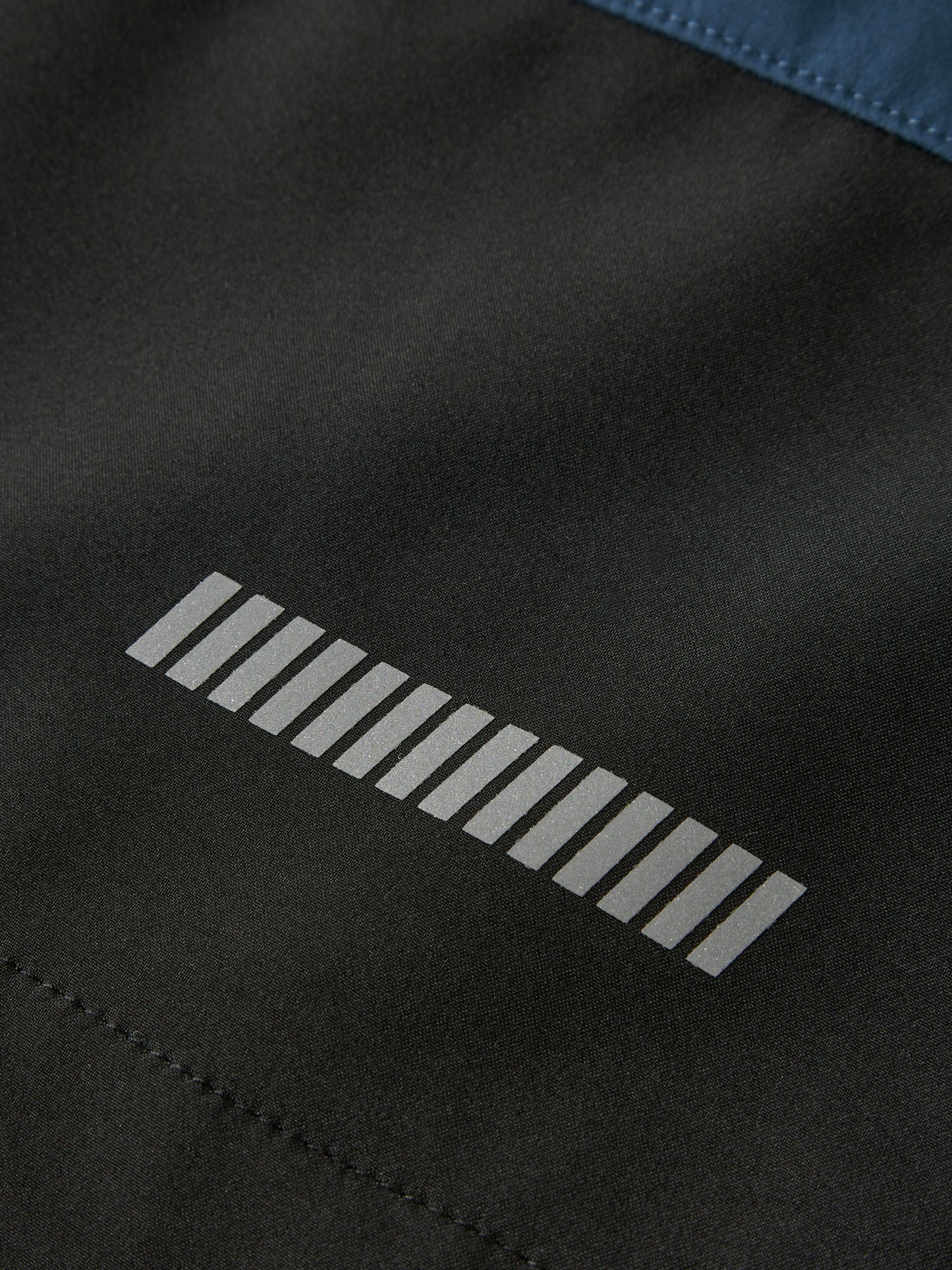 Blå softshell jacka till pojke. Snygg, sportig skal jacka som kan användas som regnjacka och vindjacka. Vårjacka till barn, kille från Name it.
NKNALFALIGHT08 JACKET BLOCK FO
13236562