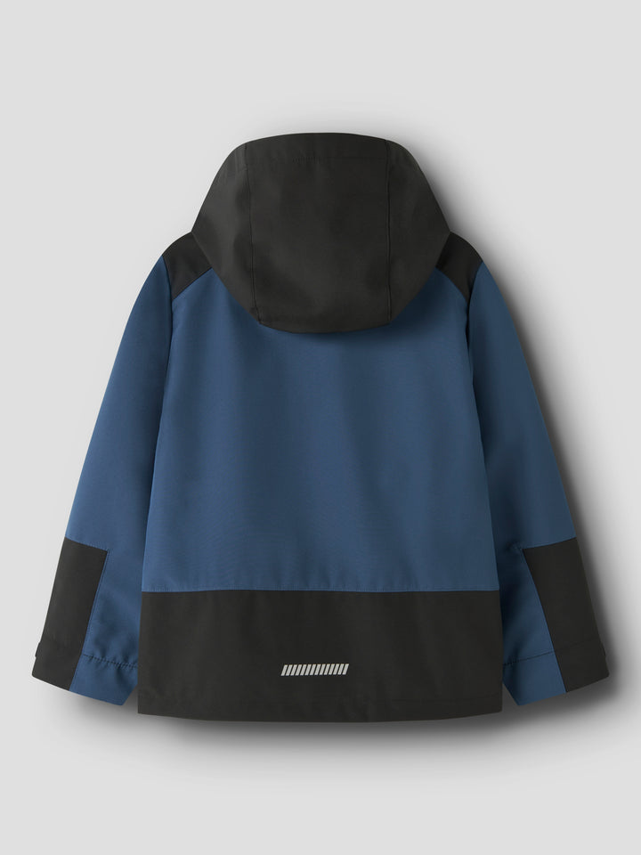 Blå softshell jacka till pojke. Snygg, sportig skal jacka som kan användas som regnjacka och vindjacka. Vårjacka till barn, kille från Name it.
NKNALFALIGHT08 JACKET BLOCK FO
13236562