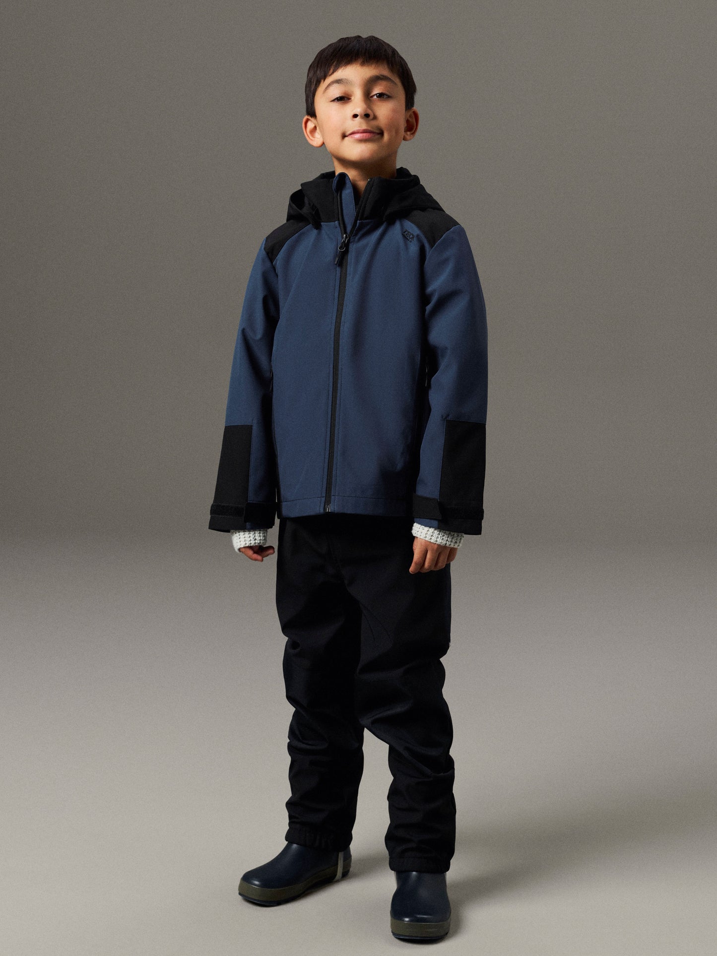 Blå softshell jacka till pojke. Snygg, sportig skal jacka som kan användas som regnjacka och vindjacka. Vårjacka till barn, kille från Name it.
NKNALFALIGHT08 JACKET BLOCK FO
13236562