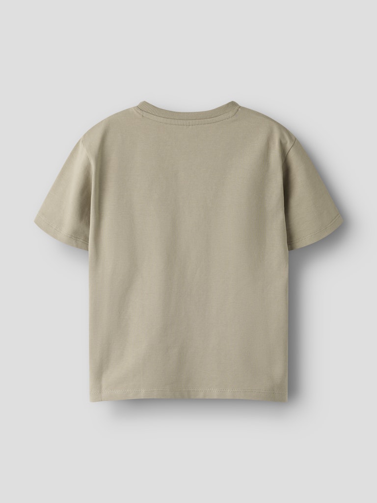 Beige kortärmad t-shirt till pojke med motorcykel och verktyg. Ekologiska barnkläder från Name it.
NMMBO SS NREG TOP BOX
13252537