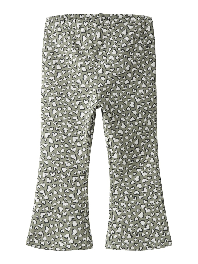 Gröna leopard mönstrade lite tjockare utsvängda byxor till flicka. Ekologiska sweat leggings från Name it.
NMFBEARTA SWEAT FLARE PANT UNB
13252749