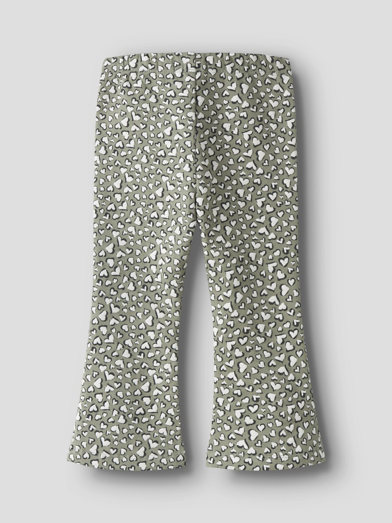 Gröna leopard mönstrade lite tjockare utsvängda byxor till flicka. Ekologiska sweat leggings från Name it.
NMFBEARTA SWEAT FLARE PANT UNB
13252749