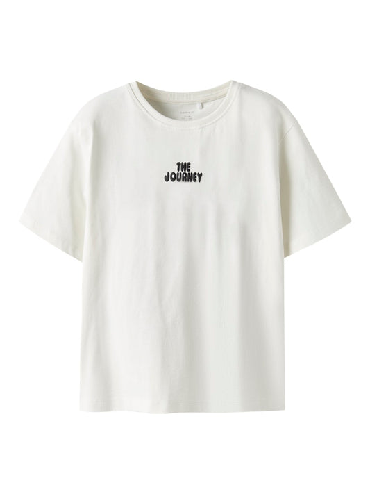 Vit kortärmad t-shirt till pojke. Snygg tröja med backprint till kille, ekologiska barnkläder från Name it.
NKMBERNA SS NREG TOP BOX
13252583