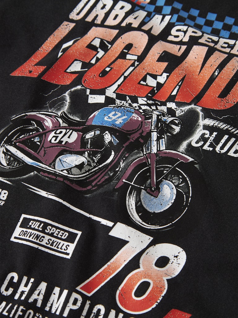 Svart mc t-shirt till pojke. Motorcykel urban speed legend i ekologisk bomull från Name it.
NKMBANK SS NREG TOP BOX
13252588