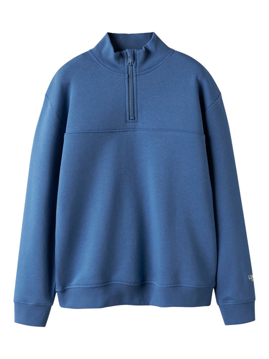 Sportig blå sweat tröja med dragkedja till pojke. Ziptröja till kille, barn och ungdomskläder i ekologisk bomull.
NKMBRYCE LS NREG HALF ZIP SWEAT BRU
13252602