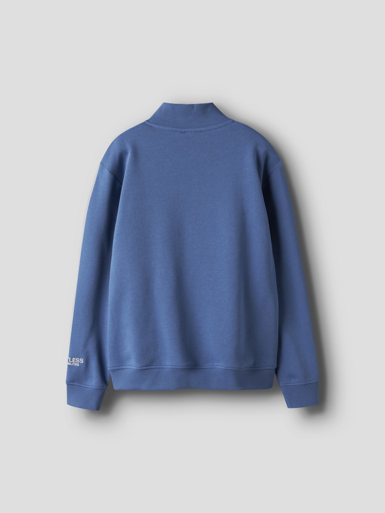 Sportig blå sweat tröja med dragkedja till pojke. Ziptröja till kille, barn och ungdomskläder i ekologisk bomull.
NKMBRYCE LS NREG HALF ZIP SWEAT BRU
13252602