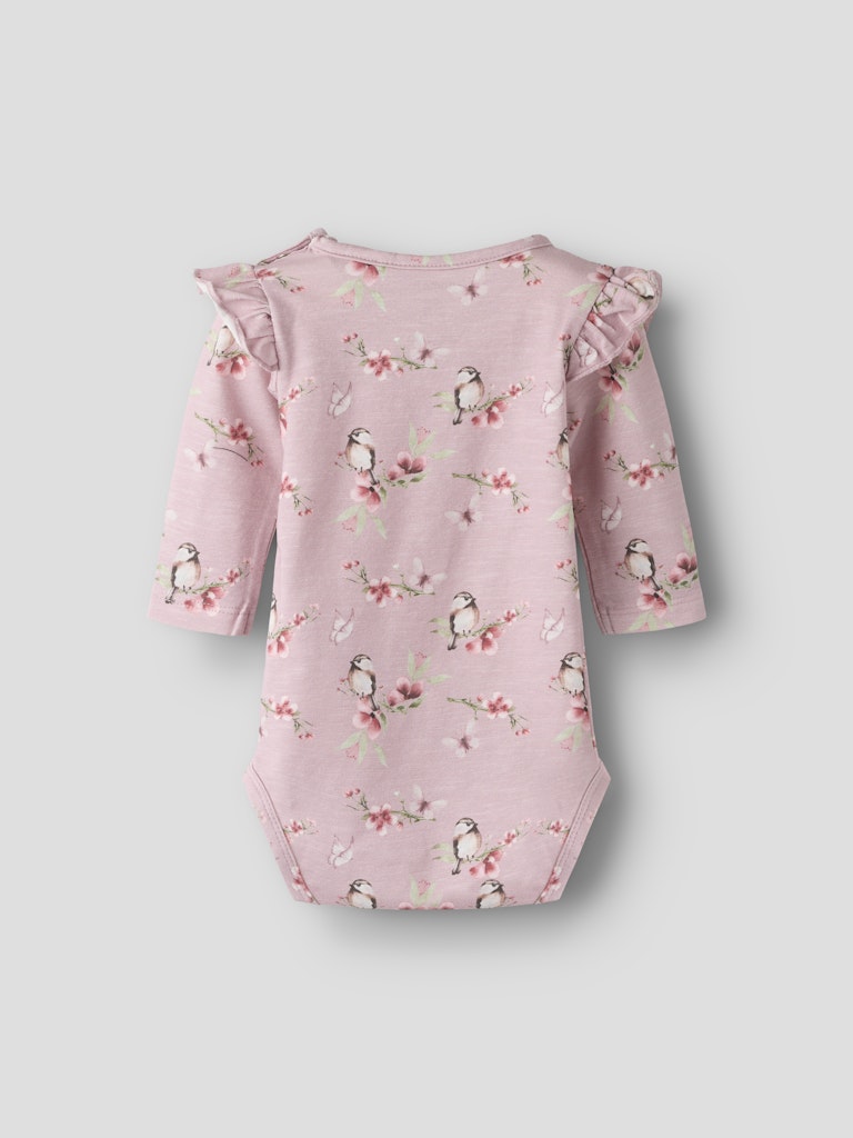 Söt rosa body med fåglar till bebis flicka. Ekologiska bebiskläder till nyfödd flicka från Name it.
NBFBETTY LS BODY
13252646