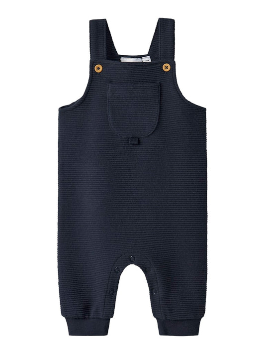 Mörk blå bebis byxa till baby pojke. Hängselbyxor till nyfödd pojke, tillverkad i ekologisk bomull från Name it.
NBMBALDRIAN OVERALL
13252708