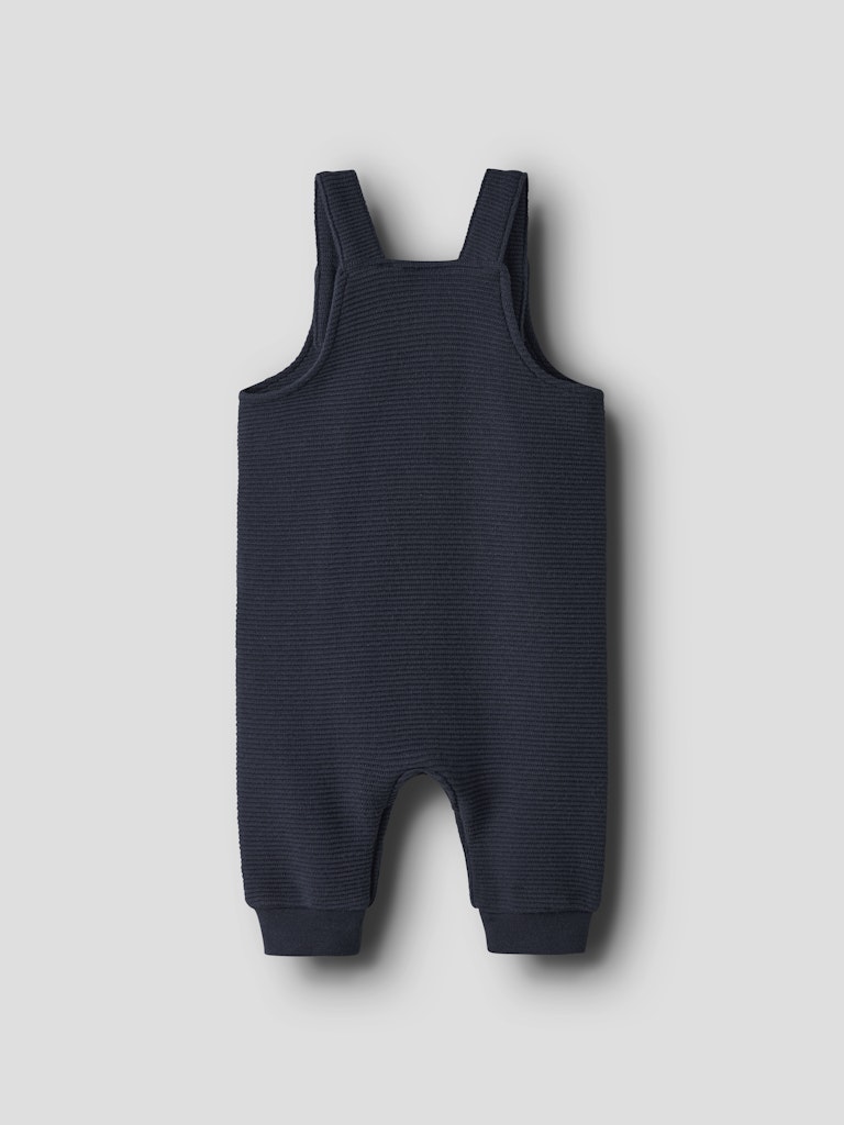 Mörk blå bebis byxa till baby pojke. Hängselbyxor till nyfödd pojke, tillverkad i ekologisk bomull från Name it.
NBMBALDRIAN OVERALL
13252708