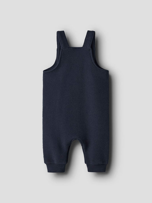 Mörk blå bebis byxa till baby pojke. Hängselbyxor till nyfödd pojke, tillverkad i ekologisk bomull från Name it.
NBMBALDRIAN OVERALL
13252708