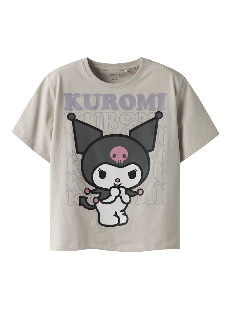 Grå Kuromi t-shirt till flicka. Tjej tröja med Hallo Kittys kompis Kuromi söt och cool topp från Name it.
NKFDYKRA KUROMI SS NREG TOP NOOS SKY
13252831