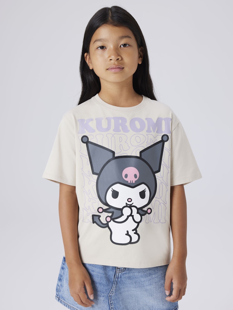 Grå Kuromi t-shirt till flicka. Tjej tröja med Hallo Kittys kompis Kuromi söt och cool topp från Name it.
NKFDYKRA KUROMI SS NREG TOP NOOS SKY
13252831