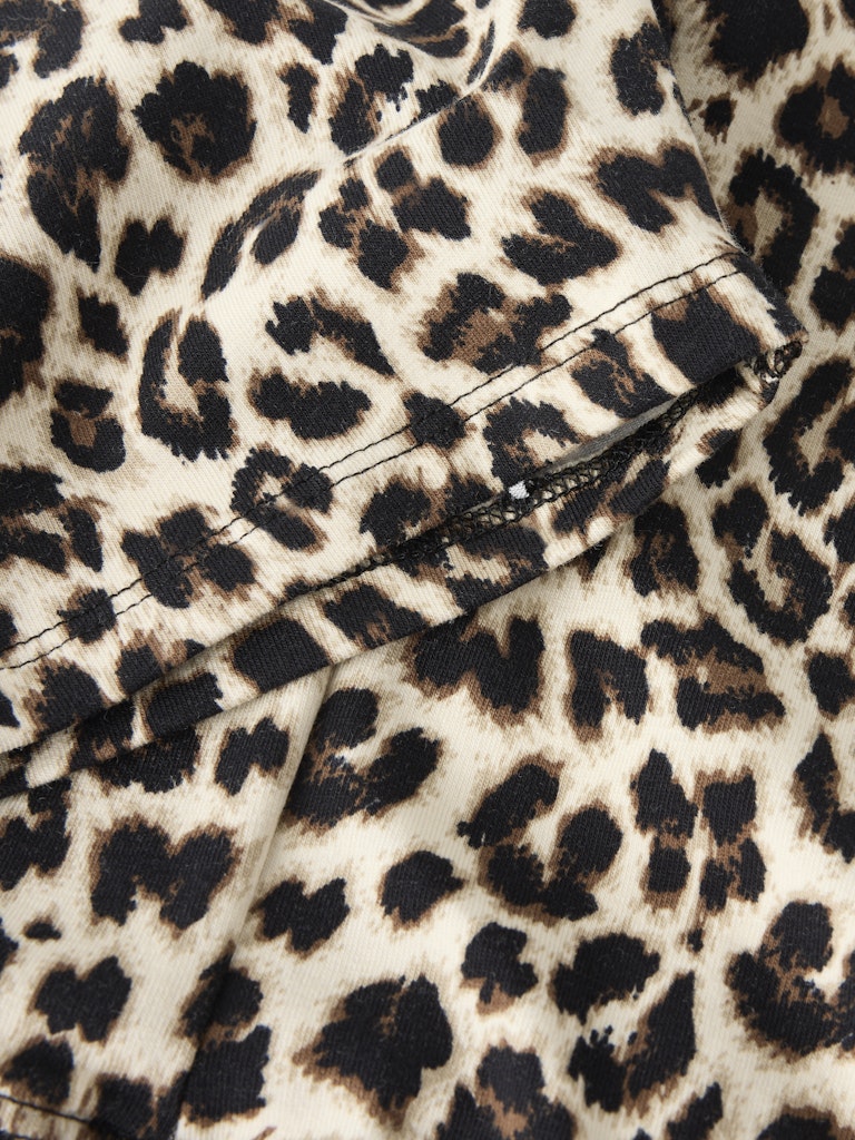 Leopard mönstrade tjej shorts, cykelbyxor från Name it. Ekologiska bikershorts med snyggt mönster i leo beige och svart till flicka.
NKFJESSIE BIKER SHORTS
13253907