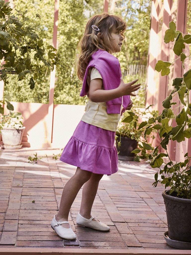 Rosa sweat kjol till flicka. Kul färgglad cerise rosa kort kjol, ekologiska barnkläder från Name it.
NMFDITTER SWEAT SKIRT UNB
13254144