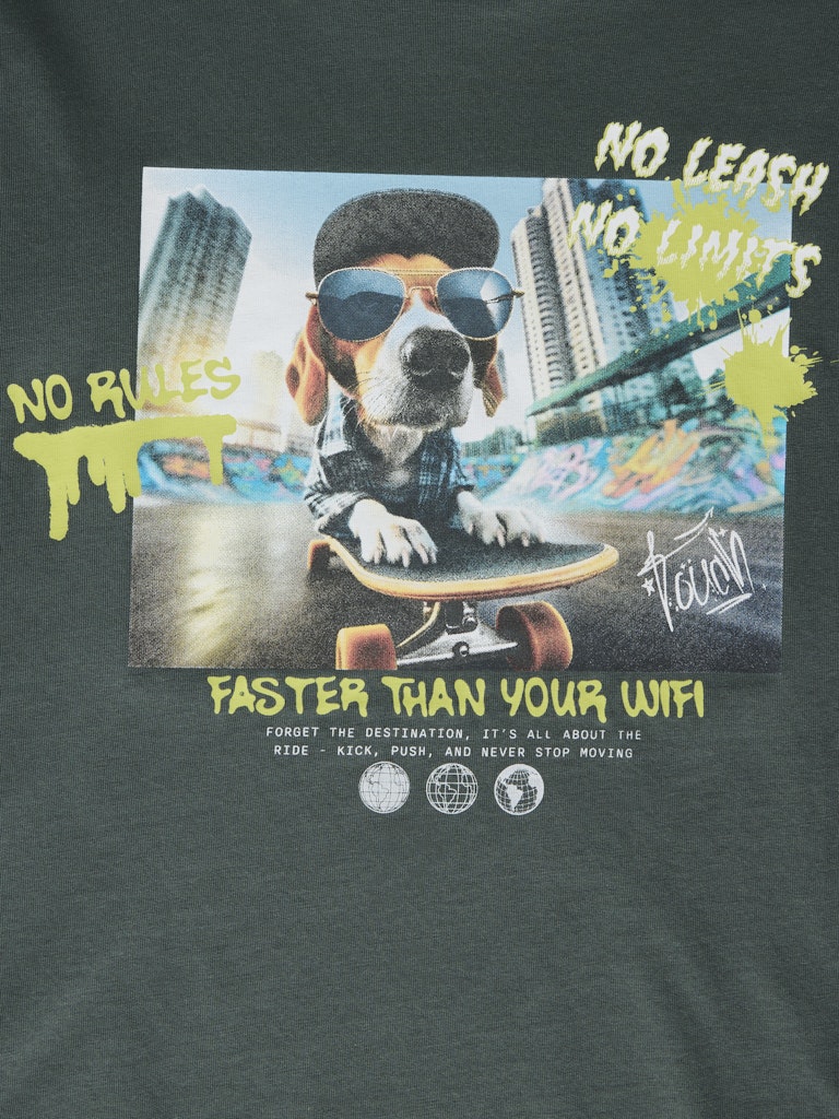 Hund t-shirt till kille med fotoprint Skateboard. Tröja kortärmad från Name it till pojke.
NKMVOTO SS NREG TOP
13239070