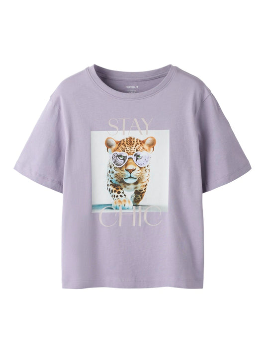 Lila kortärmad t-shirt till flicka. Tjej tröja med leopard katt på bröstet. Söt topp i lila från Name it.
NKFVOTEA SS NREG TOP
13239156