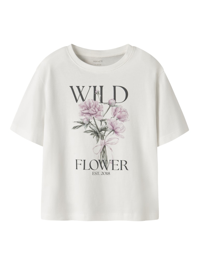 Vit kortärmad t-shirt till flicka. Tjej tröja med pion blomma på bröstet. Söt topp vit och rosa från Name it.
NKFVOTEA SS NREG TOP
13239156