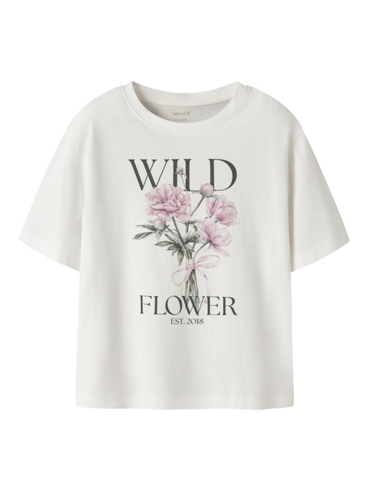 Vit kortärmad t-shirt till flicka. Tjej tröja med pion blomma på bröstet. Söt topp vit och rosa från Name it.
NKFVOTEA SS NREG TOP
13239156