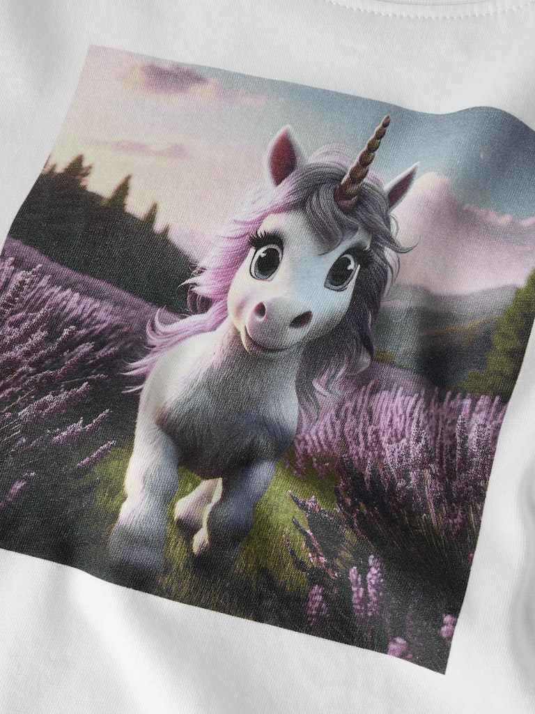 Vit långärmad t-shirt med Unicorn till flicka. Söt vit tröja till flicka från Name it.
NMFVOTEA LS NREG TOP
13238407