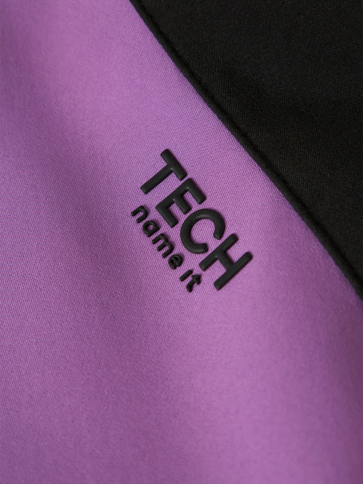 Lila softshell jacka till flicka. Snygg, sportig skal jacka som kan användas som regnjacka och vindjacka. Vårjacka till barn, flicka från Name it.
NKNALFALIGHT08 JACKET BLOCK FO
13236562