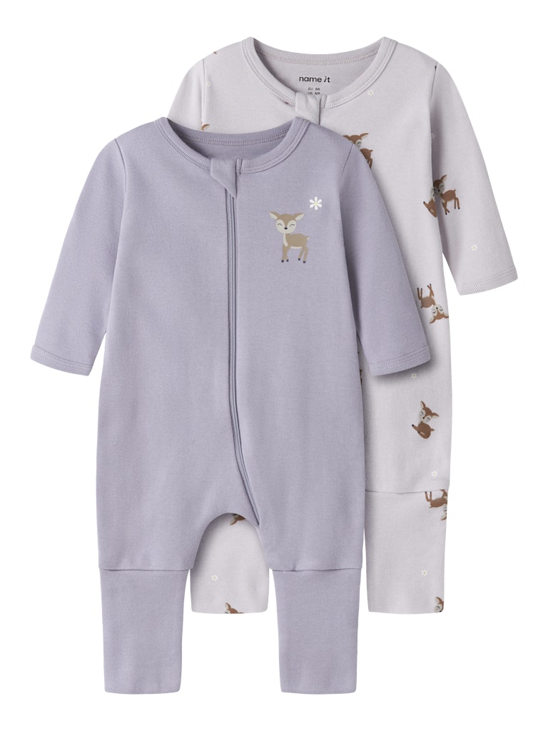 2 pack baby pyjamas till bebis flicka. Mönstrad med söta råddjur och enfärgad  lila, hel pyjamas med fot och utan fot. Ekologiska barnkläder till nyfödd flicka.
NBFNIGHTSUIT 2P ZIP FF LILAC DEER NOOS
13254800