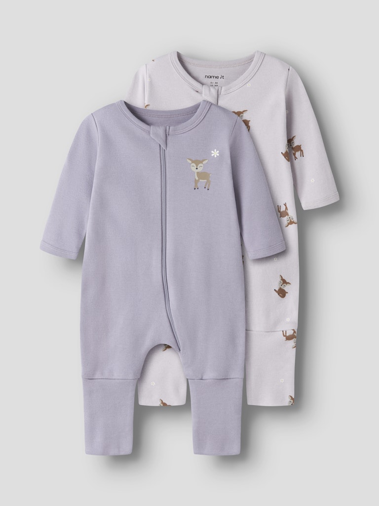 2 pack baby pyjamas till bebis flicka. Mönstrad med söta råddjur och enfärgad  lila, hel pyjamas med fot och utan fot. Ekologiska barnkläder till nyfödd flicka.
NBFNIGHTSUIT 2P ZIP FF LILAC DEER NOOS
13254800