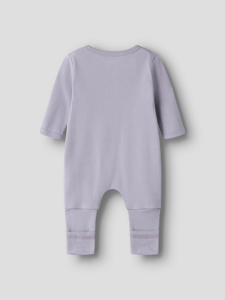 2 pack baby pyjamas till bebis flicka. Mönstrad med söta råddjur och enfärgad  lila, hel pyjamas med fot och utan fot. Ekologiska barnkläder till nyfödd flicka.
NBFNIGHTSUIT 2P ZIP FF LILAC DEER NOOS
13254800
