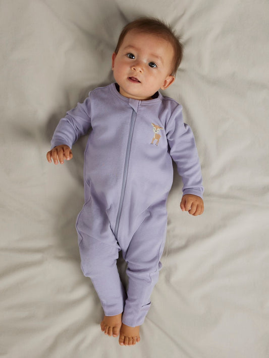 2 pack baby pyjamas till bebis flicka. Mönstrad med söta råddjur och enfärgad  lila, hel pyjamas med fot och utan fot. Ekologiska barnkläder till nyfödd flicka.
NBFNIGHTSUIT 2P ZIP FF LILAC DEER NOOS
13254800