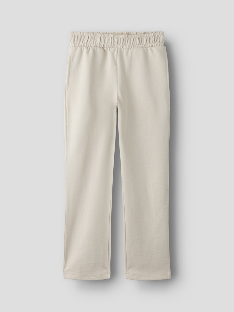 Beige rak sweat byxa till flicka. Tjej mjukis byxor i ekologisk bomull från Name it.
NKFMILLE STRAIGHT SWEAT PANT UNB NOOS
13240496