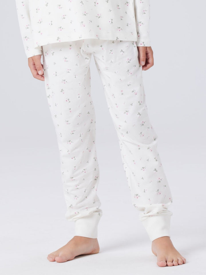 Vit blommig pyjamas till flicka. Barn pyjamas småblommig söt 2 delad i ekologisk bomull till tjej.
NKFNIGHTSET JET STREAM FLOWER NOOS
13250843